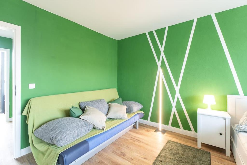 Nature Inspiration Apartment With Balcony & Grill Bbq In Duisburg Mitte Central Station 10 Mins & Big Tv With Photo Lights Zewnętrze zdjęcie