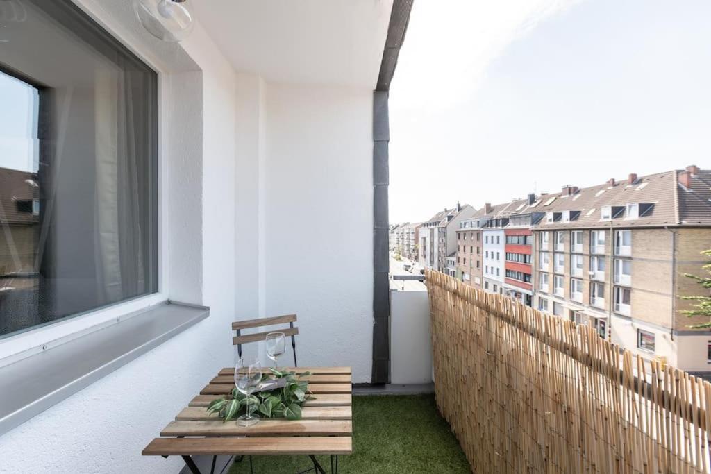 Nature Inspiration Apartment With Balcony & Grill Bbq In Duisburg Mitte Central Station 10 Mins & Big Tv With Photo Lights Zewnętrze zdjęcie